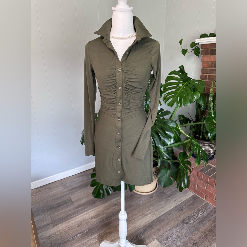 🛍️ Ultra Flirt olive green fitted stretch dress excellent condition never worn.